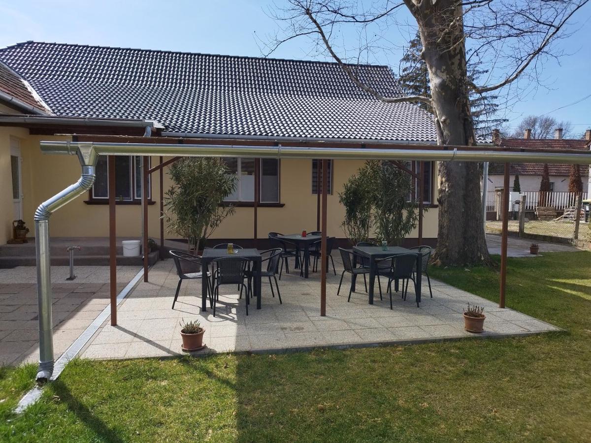 Tazlar Tartos Szegfu Vendeghaz, Maganszallas المظهر الخارجي الصورة