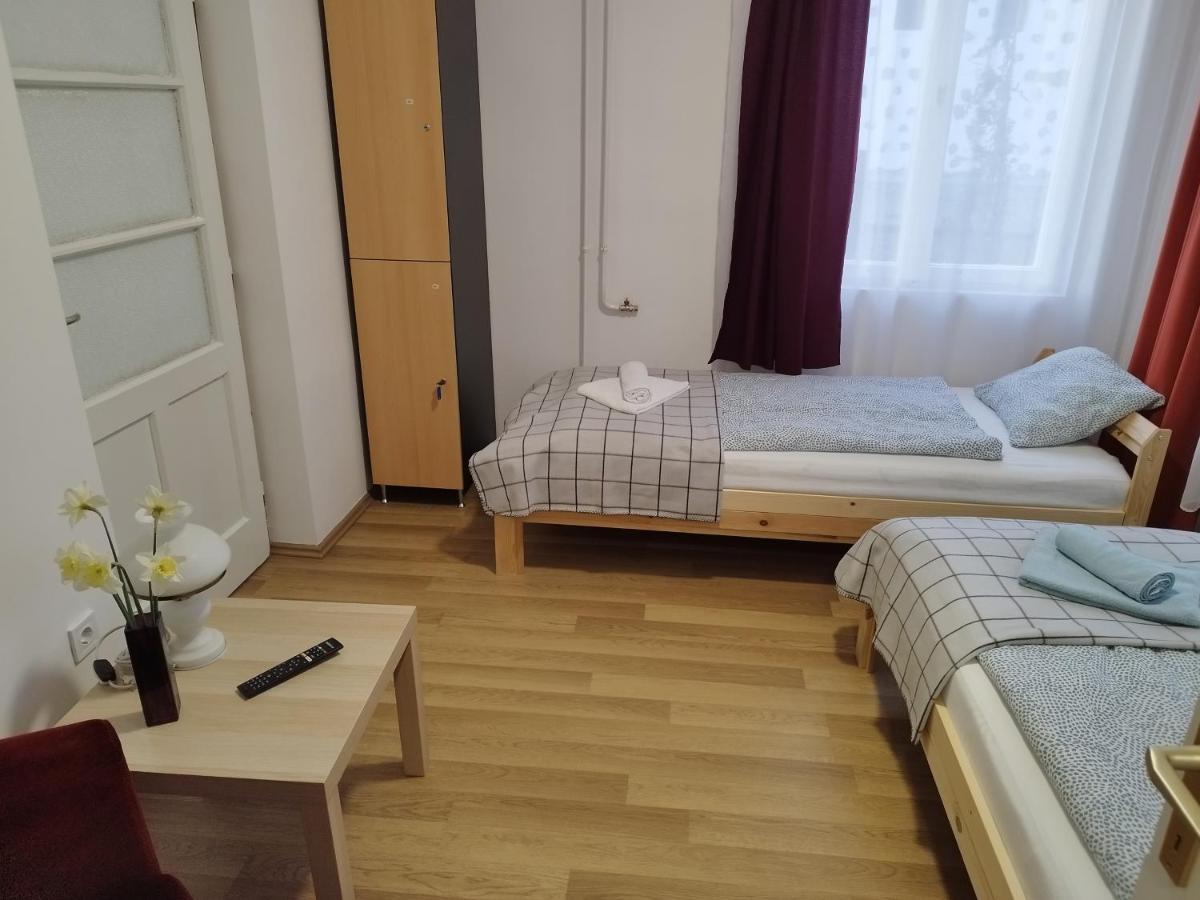 Tazlar Tartos Szegfu Vendeghaz, Maganszallas المظهر الخارجي الصورة