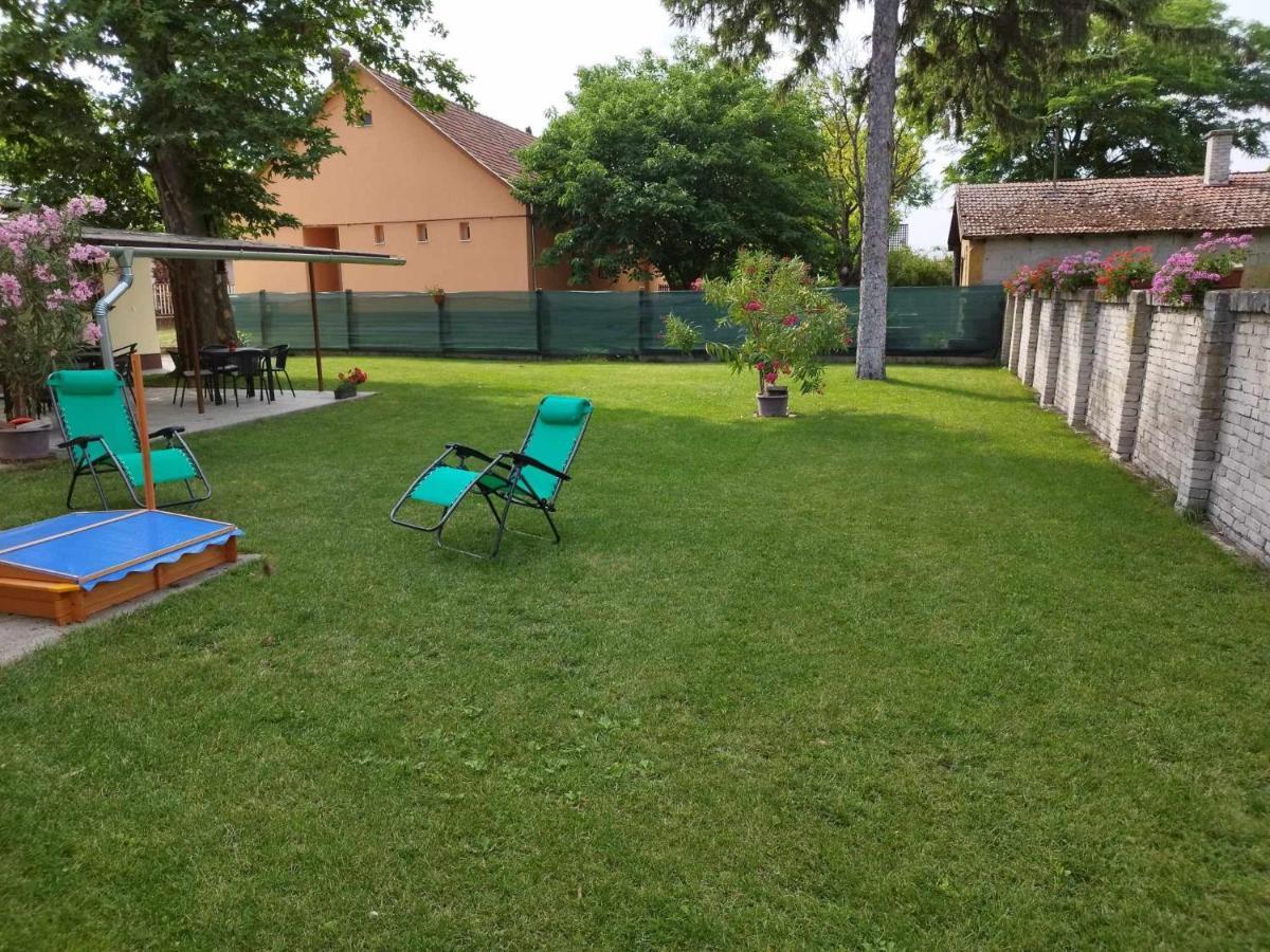 Tazlar Tartos Szegfu Vendeghaz, Maganszallas المظهر الخارجي الصورة