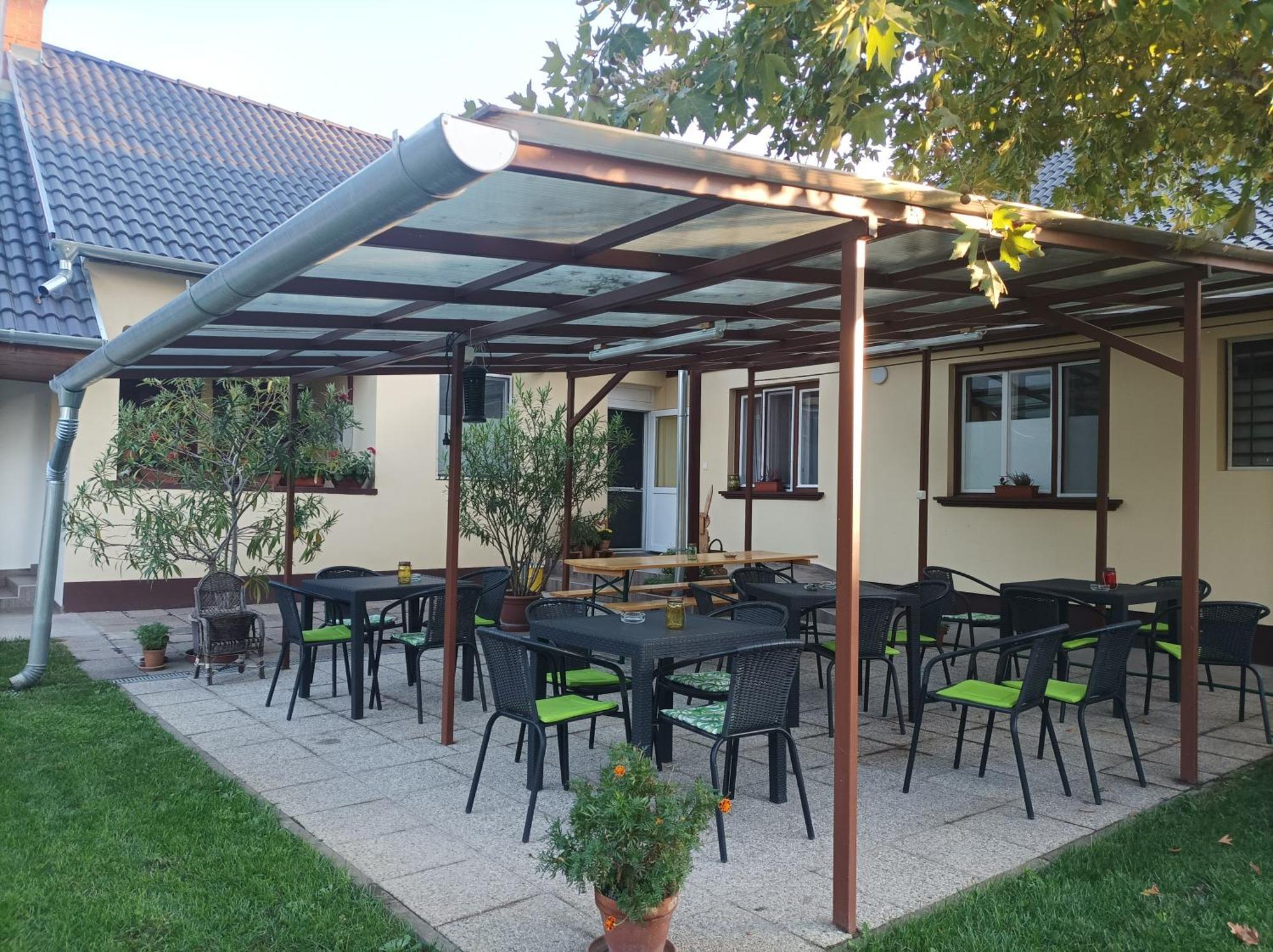 Tazlar Tartos Szegfu Vendeghaz, Maganszallas المظهر الخارجي الصورة