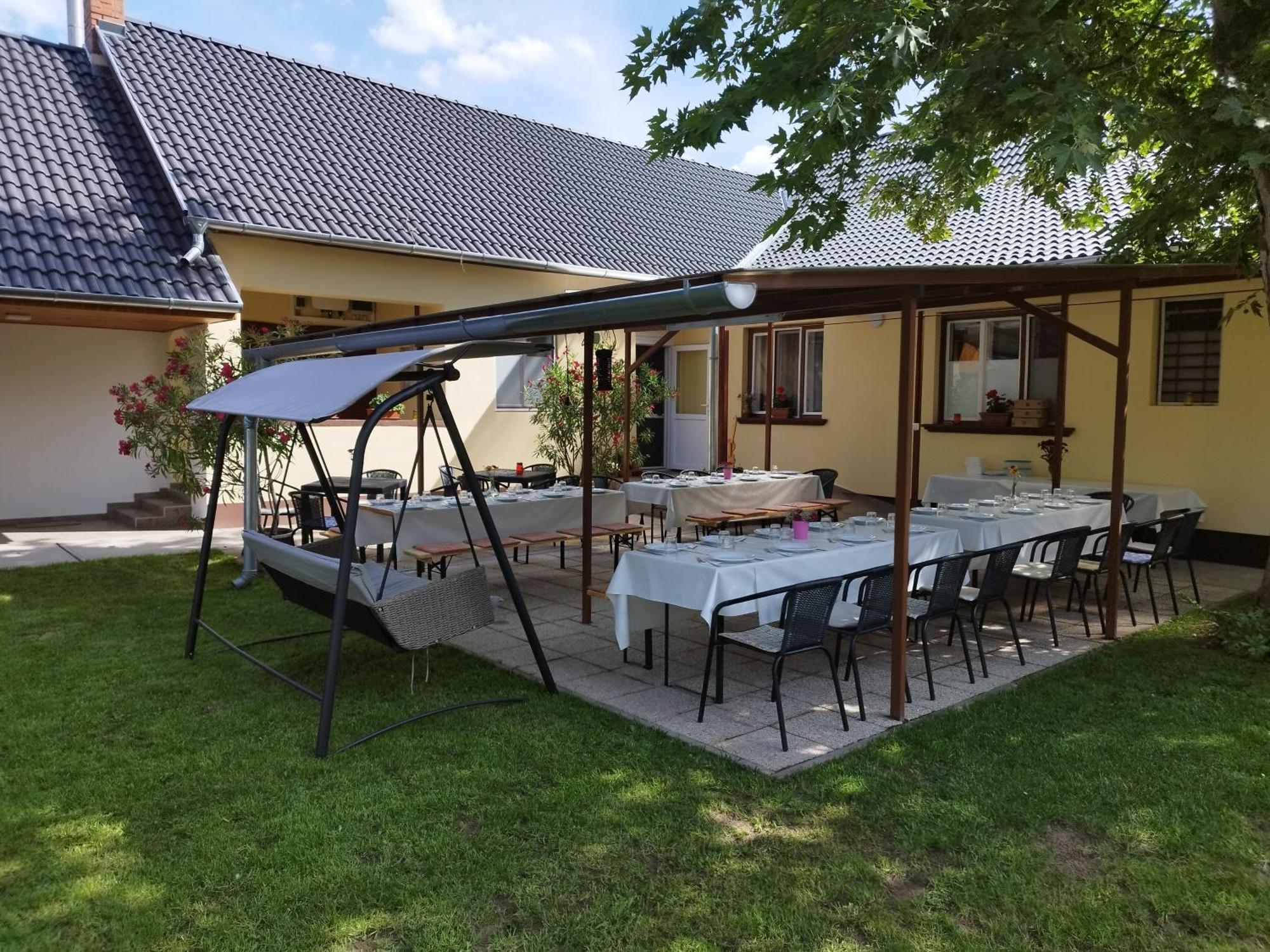 Tazlar Tartos Szegfu Vendeghaz, Maganszallas المظهر الخارجي الصورة